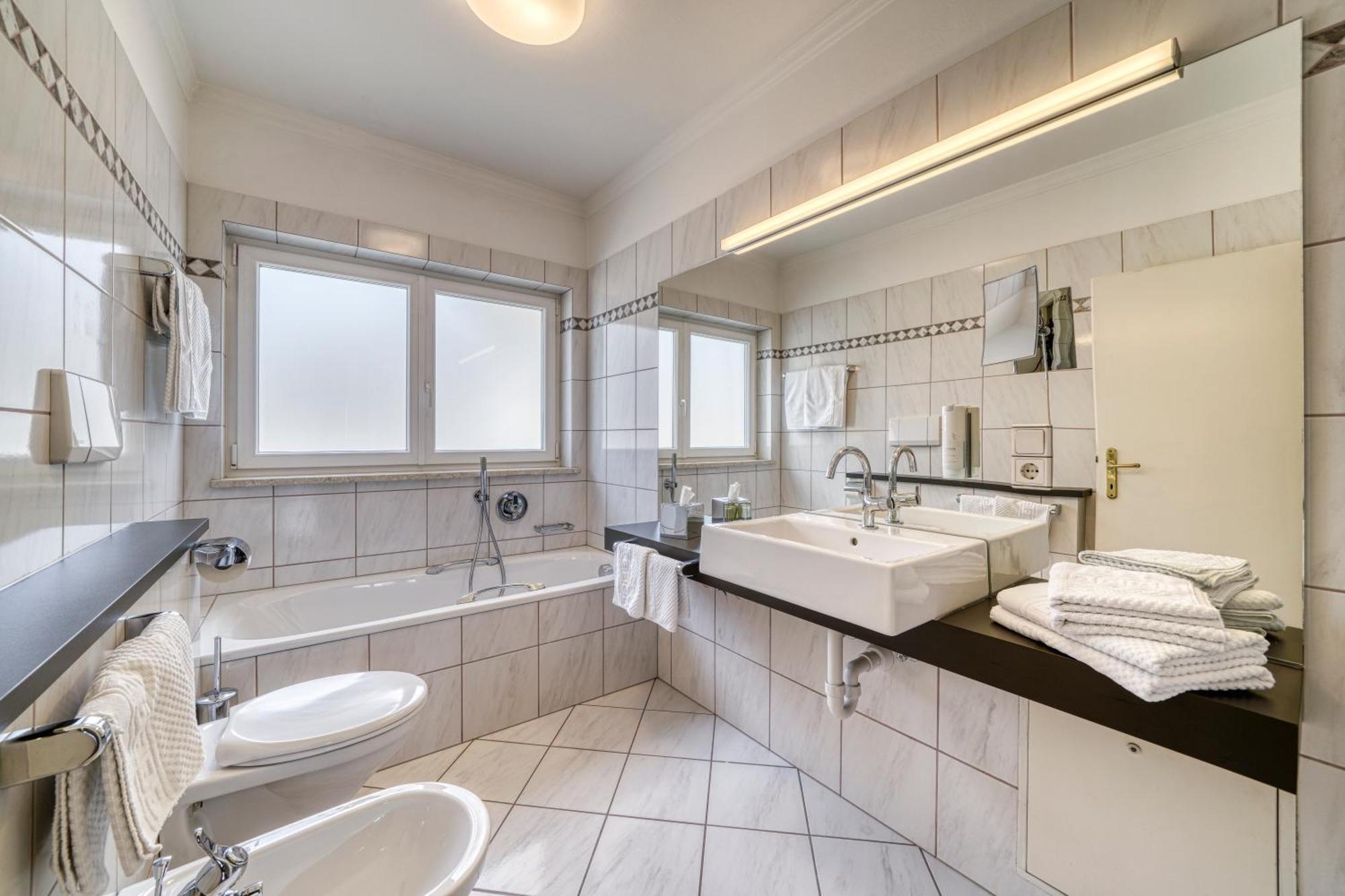 Apartmenthotel Ritterhof Suites & Breakfast Schenna Ngoại thất bức ảnh